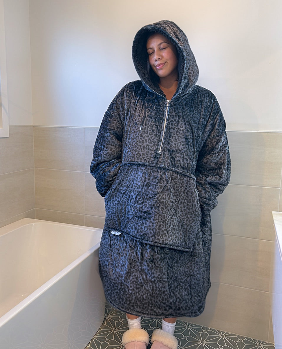 EXTRA LONG ADULT BLANKET HOODIE - BLACK LEOPARD